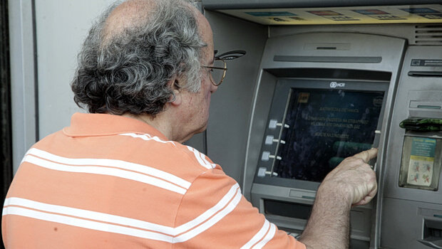 13η σύνταξη αλλά... μισή