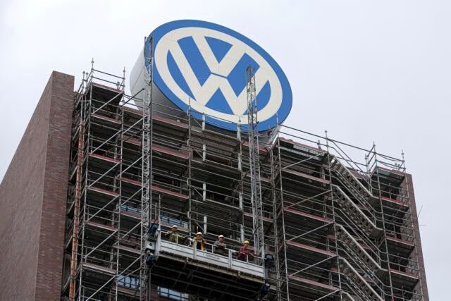 50.000 θέσεις εργασίας καταργεί η volkswagen - κίνδυνος και για 4 εργοστάσια