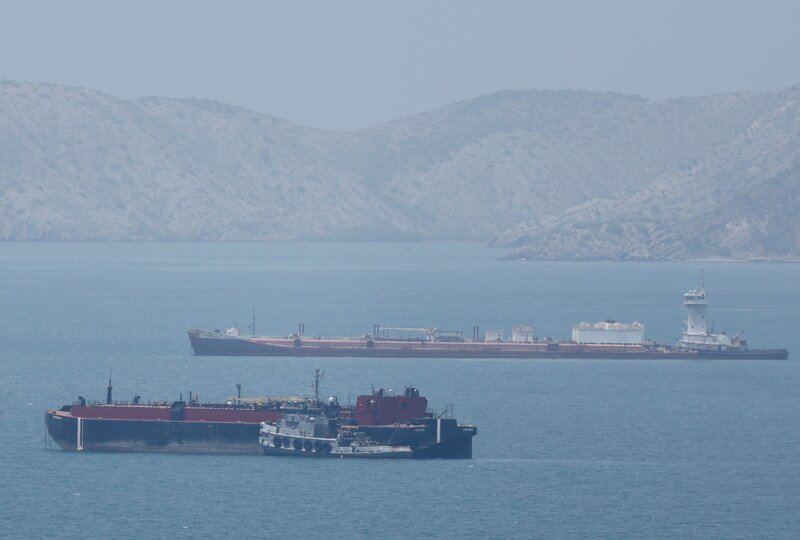 Τα πλοία συσσωρεύονται έξω από τη βενεζουέλα καθώς οι υφιστάμενες υποδομές δεν μπορούν να τα εξυπηρετήσουν