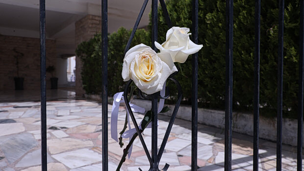 Μάχη για τη ζωή της δίνει η 17χρονη στη μεθ - βαρύ κλίμα στο σχολείο των δύο κοριτσιών