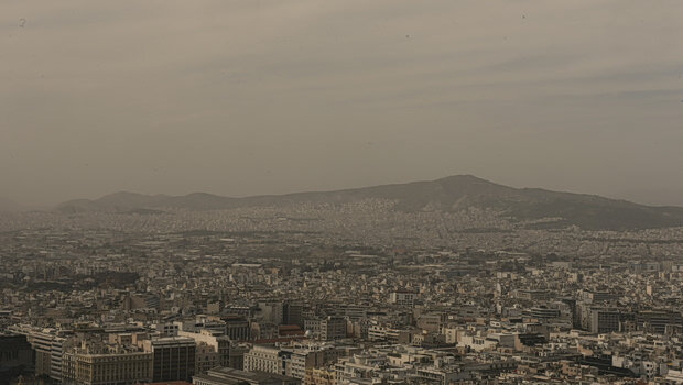Η αφρικανική σκόνη ήρθε και θα μείνει - Πότε αναμένονται λασποβροχές - Οι περιοχές που θα επηρεαστούν