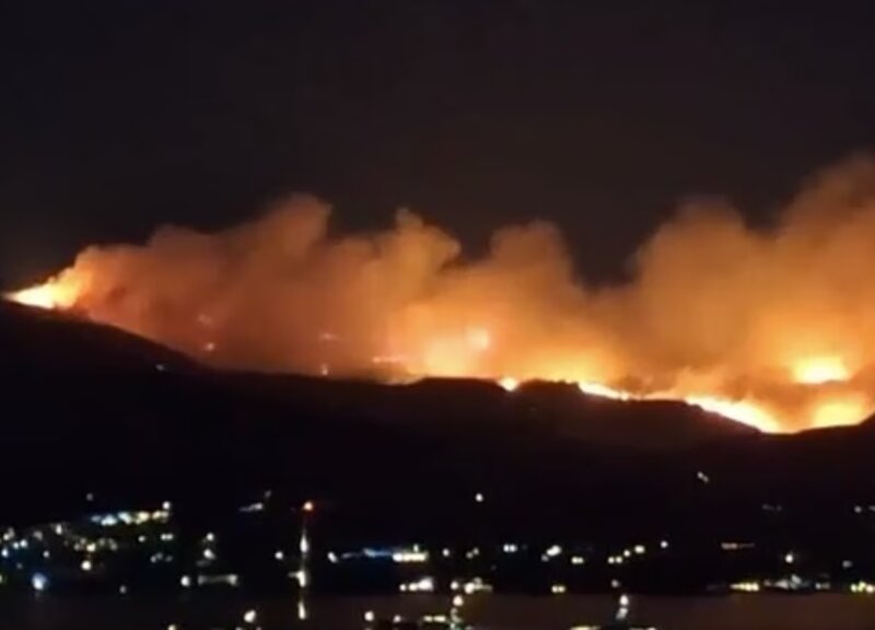 Μαίνεται η φωτιά στην πάρο: νέα μηνύματα από το 112 - στη μάχη από το πρωί και έξι εναέρια
