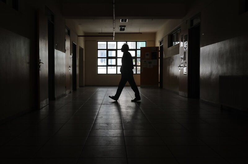 «άνοιξαν τα στόματα, χρόνια η… κολόνια», καταγγέλλει η μητέρα της 13χρονης για τον καθηγητή στη βούλα