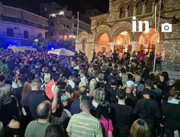 Λαοθάλασσα στην αγρυπνία για τον γιώργο μαζωνάκη στην νίκαια - το μεσημέρι η κηδεία του [φωτογραφίες - βίντεο]