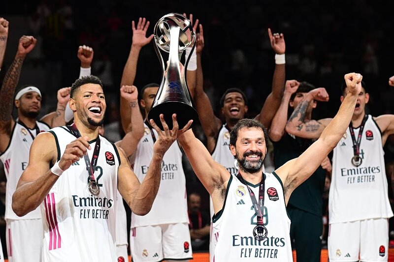 Η απονομή του πρώτου euroleague super cup στη ρεάλ – mvp ο ταβάρες (vid+pics)