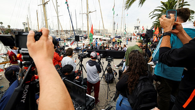 Σαράντα πλοία με φιλοπαλαιστίνιους ακτιβιστές απέπλευσαν από τη Βαρκελώνη για τη Γάζα