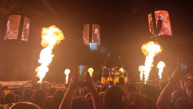 Παροξυσμός στο οακα: οι metallica ξεσήκωσαν το κοινό παίζοντας «ζορμπά» και «τρύπες»