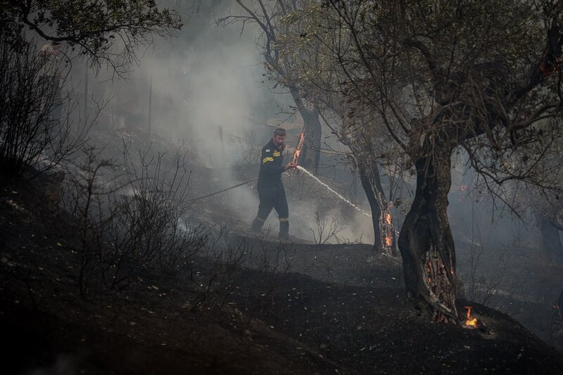 Βαθιά θλίψη στον πολιτικό κόσμο για τον χαμό των πυροσβεστών - το βαρύ τίμημα που μπορεί να έχει η αποστολή το