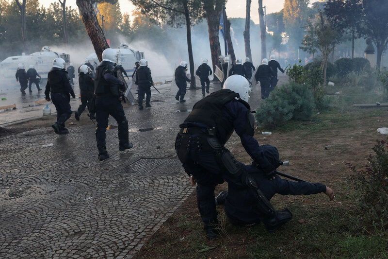 Καζάνι που βράζει και η αλβανία - συνεχίζονται για 6η μέρα οι αντικυβερνητικές διαδηλώσεις παρά την καταστολή
