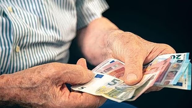 Μαζική η φυγή προς τη σύνταξη - υπολογίζεται ότι θα ξεπεράσουν τις 110.000 οι αιτήσεις το πρώτο 6μηνο του 2026