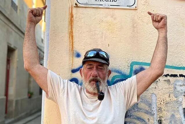 «δεν γυρίζω πίσω μέχρι να βρεθεί» - σε έκπληξη η σύζυγος του ισπανού επιχειρηματία που έπεσε από σκάφος