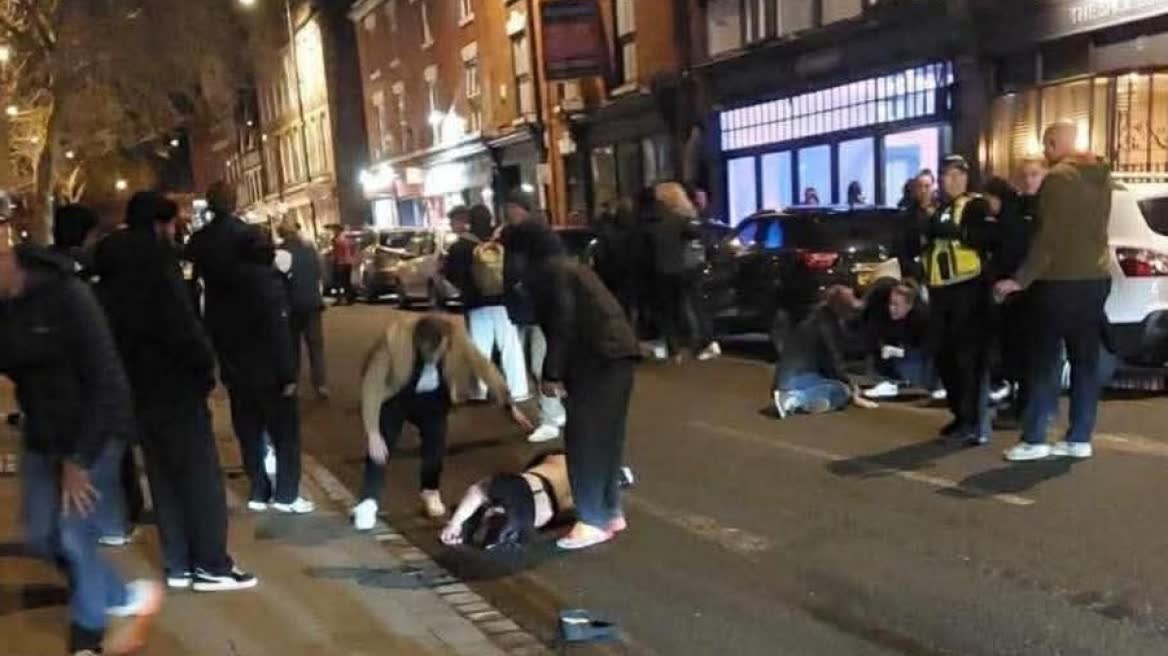 Ντέρμπι Βρετανίας: Αυτοκίνητο έπεσε σε πεζούς - Πολλοί τραυματίες, συνελήφθη οδηγός