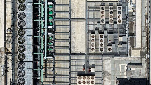 Η «δίψα» για data centers… συρρικνώνει λίμνες - οι εντυπωσιακές συμπτώσεις