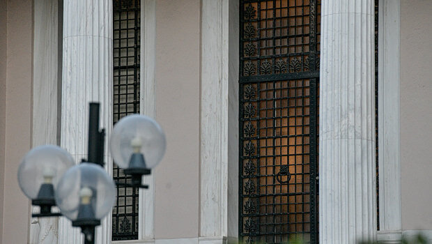 Η δράση κατευνασμού από το μαξίμου πέφτει στο κενό - αιχμές μπαραλιάκου για το «επιτελικό κράτος»