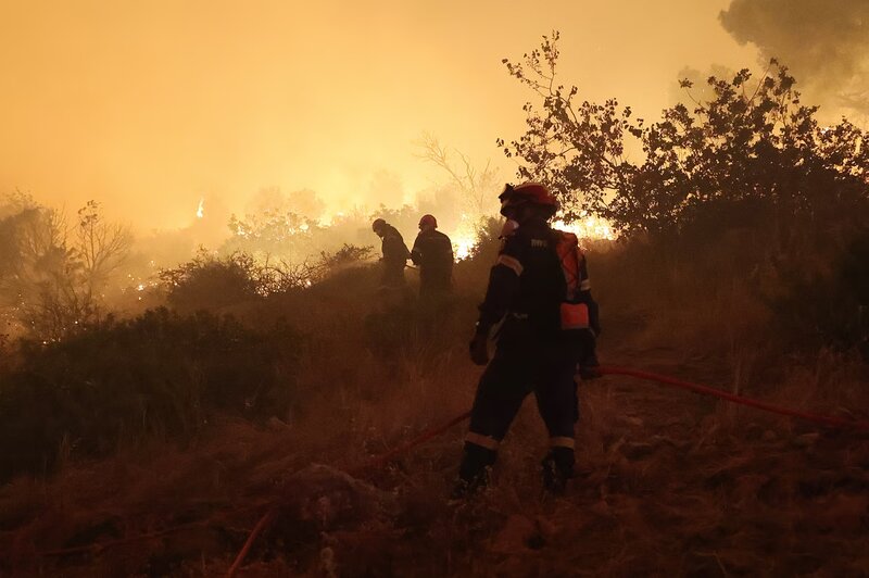 Με χαρακτηριστικά mega fire η φωτιά στο πόρτο γερμενό