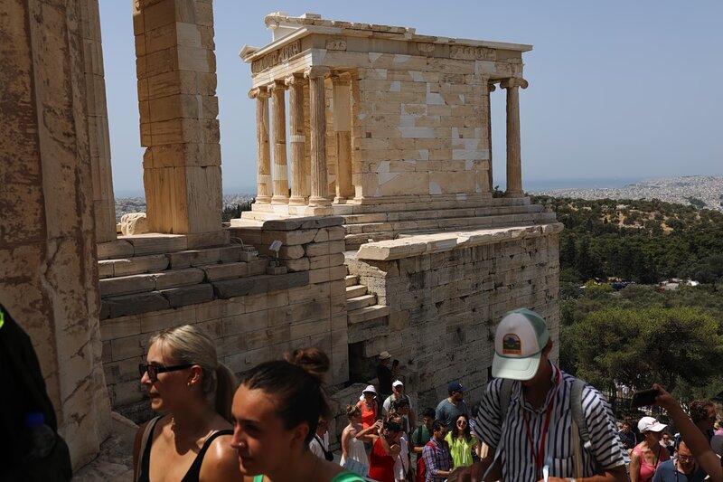 Με δύο ταχύτητες στις διεθνείς αφίξεις ο τουρισμός - τι δείχνουν τα στοιχεία