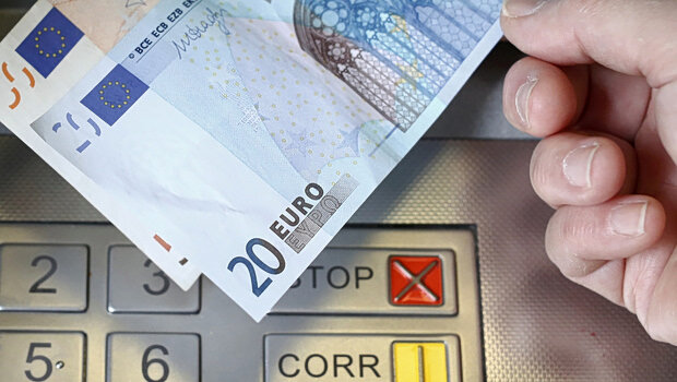 E-εφκα – δυπα: ποια πάνε ταμείο από σήμερα - τα ποσά και οι δικαιούχοι