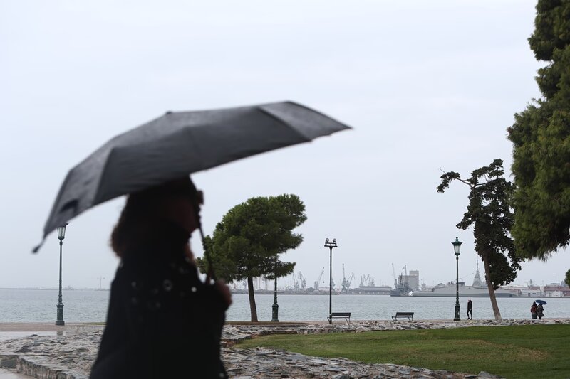 Σε κλοιό κακοκαιρίας η χώρα: σε red code θεσσαλία, σποράδες, εύβοια και δωδεκάνησα - καταιγίδες και στην αττικ