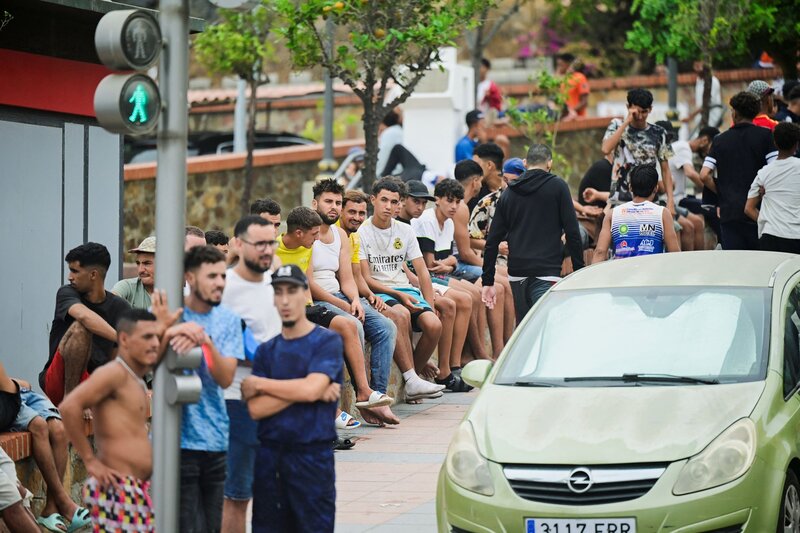 Σε κρίση η ισπανία: ο λόγος που 40.000 μετανάστες από το μαρόκο πλημύρισαν τη θέουτα - έκτακτη σύσκεψη υπό τον