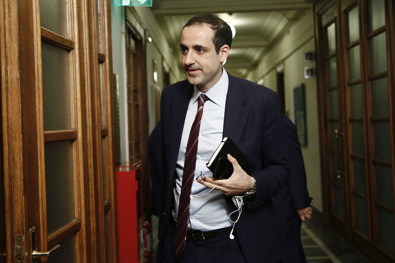 Με πυξίδα το σύνταγμα