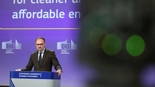 Εε: σχεδιάζει «προσωρινή» μείωση φόρων στην ηλεκτρική ενέργεια για να προστατεύσει τα νοικοκυριά