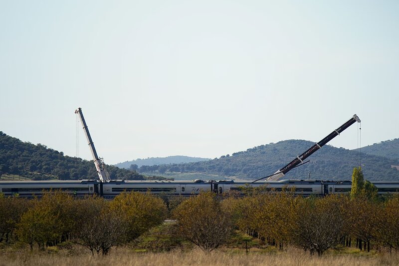 Με ταχύτητα 160 χιλιόμετρα την ώρα κινούνταν το τρένο της renfe που προσέκρουσε σε αυτό της iryo στην ισπανία