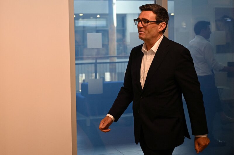 Νέα απάτη με φόντο τον λευκό οίκο - ο μπέρναμ συνομιλούσε με άτομο που παρίστανε την προσωπάρχη του τραμπ