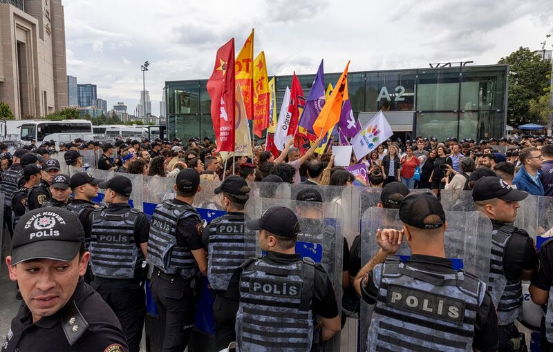 Νέες συλλήψεις δεκάδων διαδηλωτών στην τουρκία - διευρυμένη επιχείρηση κατά της λοατκι+ κοινότητας