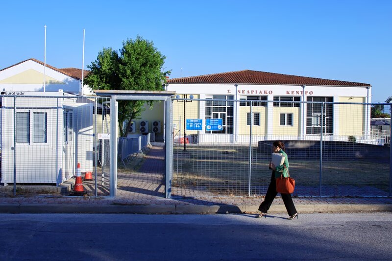 Μεγάλη ένταση στη δίκη για τα τέμπη μεταξύ συγγενών θυμάτων - τους χώρισε η αστυνομία