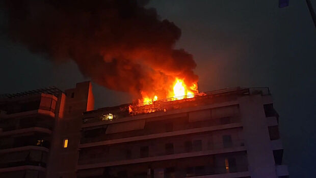 Μεγάλη φωτιά σε διαμέρισμα στη Νέα Σμύρνη