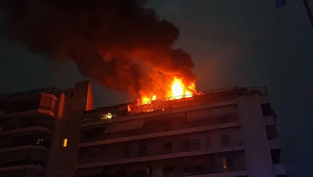 Μεγάλη φωτιά σε διαμέρισμα στη Νέα Σμύρνη