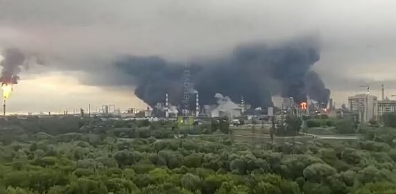 Μεγάλης κλίμακας ουκρανική επίθεση στη μόσχα - αναστολή πτήσεων και φωτιά σε διυλιστήριο