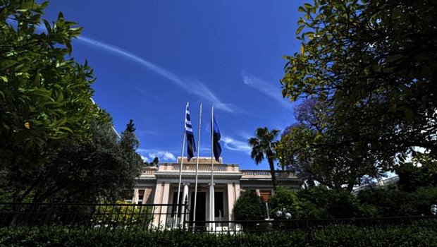 «εγχείρημα συγκάλυψη» από την κυβέρνηση για οπεκεπε και υποκλοπές - σφυροκόπημα από την αντιπολίτευση