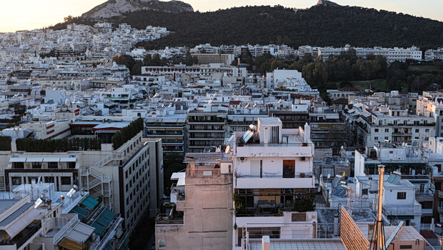 Μειώνεται ο πληθυσμός, εκτοξεύονται τα ενοίκια – η ακτινογραφία της κρίσης