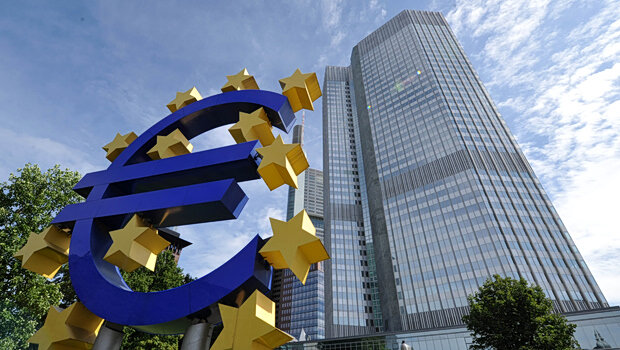 Η εκτ κάνει πίσω στη γραφειοκρατία για τις τράπεζες