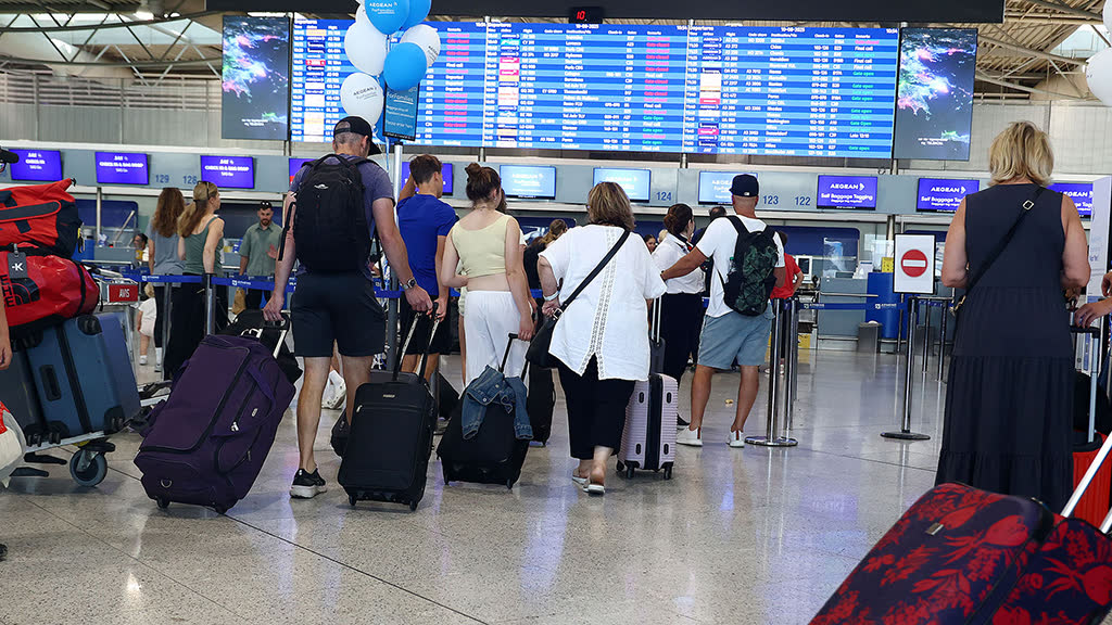 Σε τροχιά ρεκόρ ο ελληνικός τουρισμός: Ισχυρή εκκίνηση με άνοδο 10% στις αφίξεις