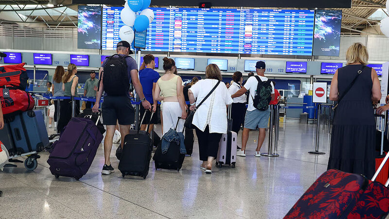 Σε τροχιά ρεκόρ ο ελληνικός τουρισμός: Ισχυρή εκκίνηση με άνοδο 10% στις αφίξεις