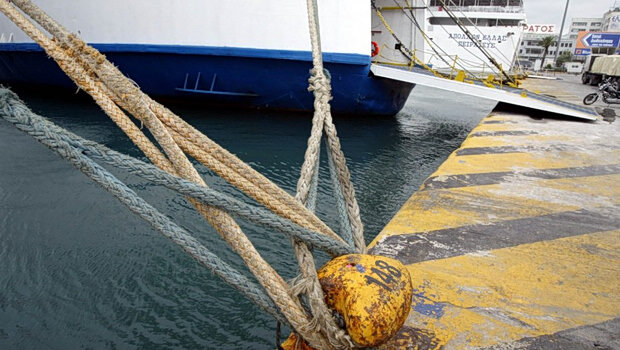 Δεμένα τα πλοία στα λιμάνια την πρωτομαγιά - στάση εργασίας σε λεωφορεία και τρόλεϊ