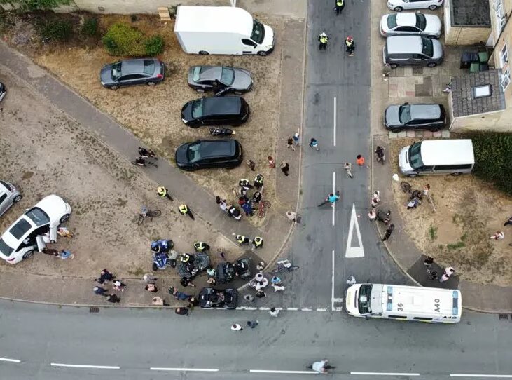 Πέντε συλλήψεις για βία σε διαδήλωση κατά των μεταναστών στην ανατολική αγγλία