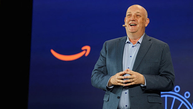 Νέο ρομπότ πιάνει δουλειά στην amazon, αυξάνονται οι απολύσεις