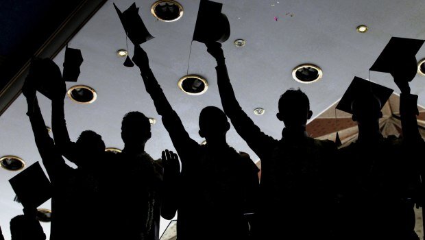 Νέοι εκτός εργασίας και εκπαίδευσης: γιατί η ελλάδα «εκδικείται» τους πτυχιούχους