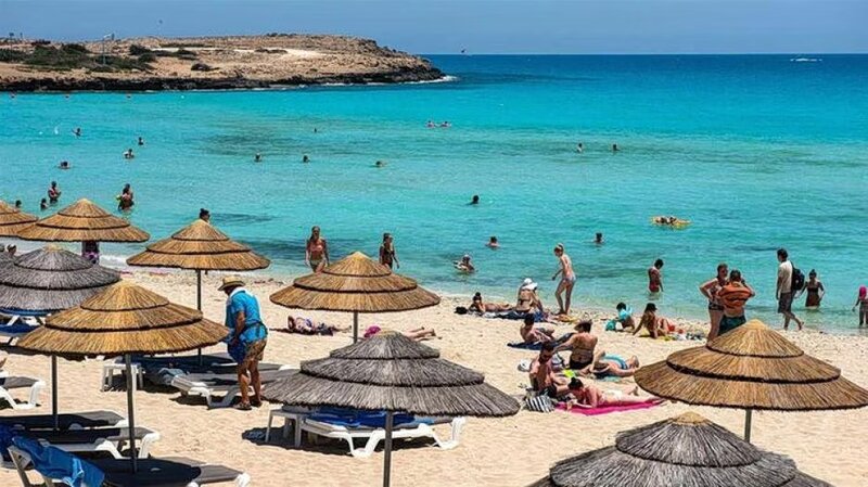 Θέρετρα σε τουρκία και κύπρο πλήττονται από τον πόλεμο στο ιράν