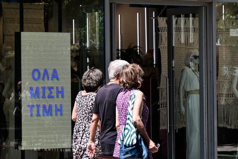 Θερινές εκπτώσεις: ολοκληρώνονται με χαμηλό τζίρο στις 31 αυγούστου - οι παγίδες της τελευταίας στιγμής