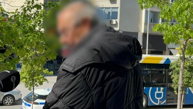 Θεσσαλονίκη: δίωξη στον ηλικιωμένο που εισέβαλε με σφυρί σε τράπεζα - τι ισχυρίστηκε ο ίδιος