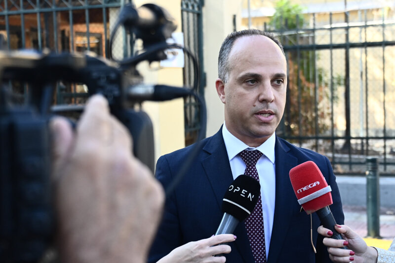 Κεσσές για υποκλοπές: ο κ. μπακέλας παρέδωσε τα διαπιστευτήριά του, συντηρεί το θεσμικό τραύμα