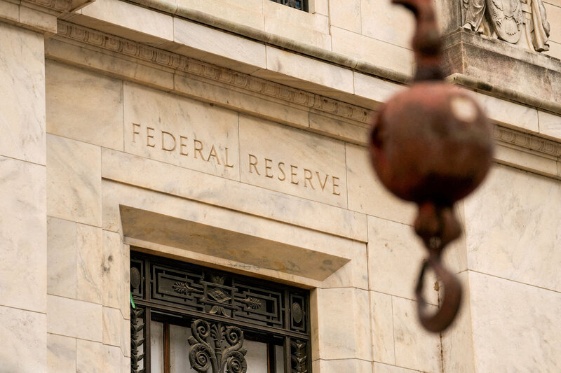 Fed: σήμα γουόρς για αύξηση επιτοκίων εάν δεν υποχωρήσει ο πληθωρισμός