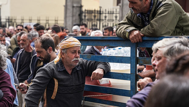 Αφθώδης πυρετός στη λέσβο: kλειστό λιμάνι, μπλόκα, άδεια ράφια στα super market και ο ιός να ταξιδεύει σε όλο 