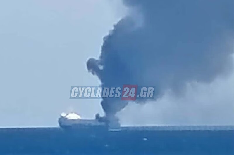 «φύγετε νίκο, πίσω όλοι!»: συγκλονιστικό βίντεο από το εσωτερικό του πλοίου που τυλίχθηκε στις φλόγες ανοιχτά 