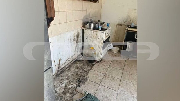 Άγιοι ανάργυροι: με μούχλα, σκουπίδια και μπάζα ζούσαν τα τρία παιδιά