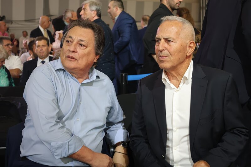 Οι ανεξάρτητοι βουλευτές αποστολάκης και αυλωνίτης στην ομιλία ανδρουλάκη